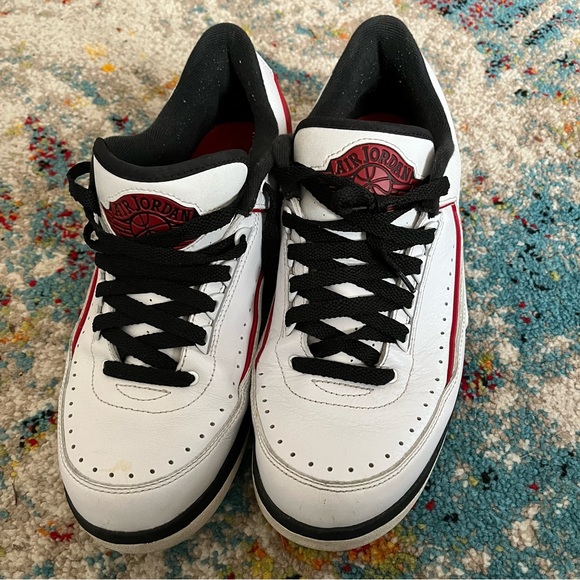 ✅✅🚨Size 10- Jordan 2 Retro Low Chicago 2015 Original Nike Casual Hard Use - Picture 2 of 6